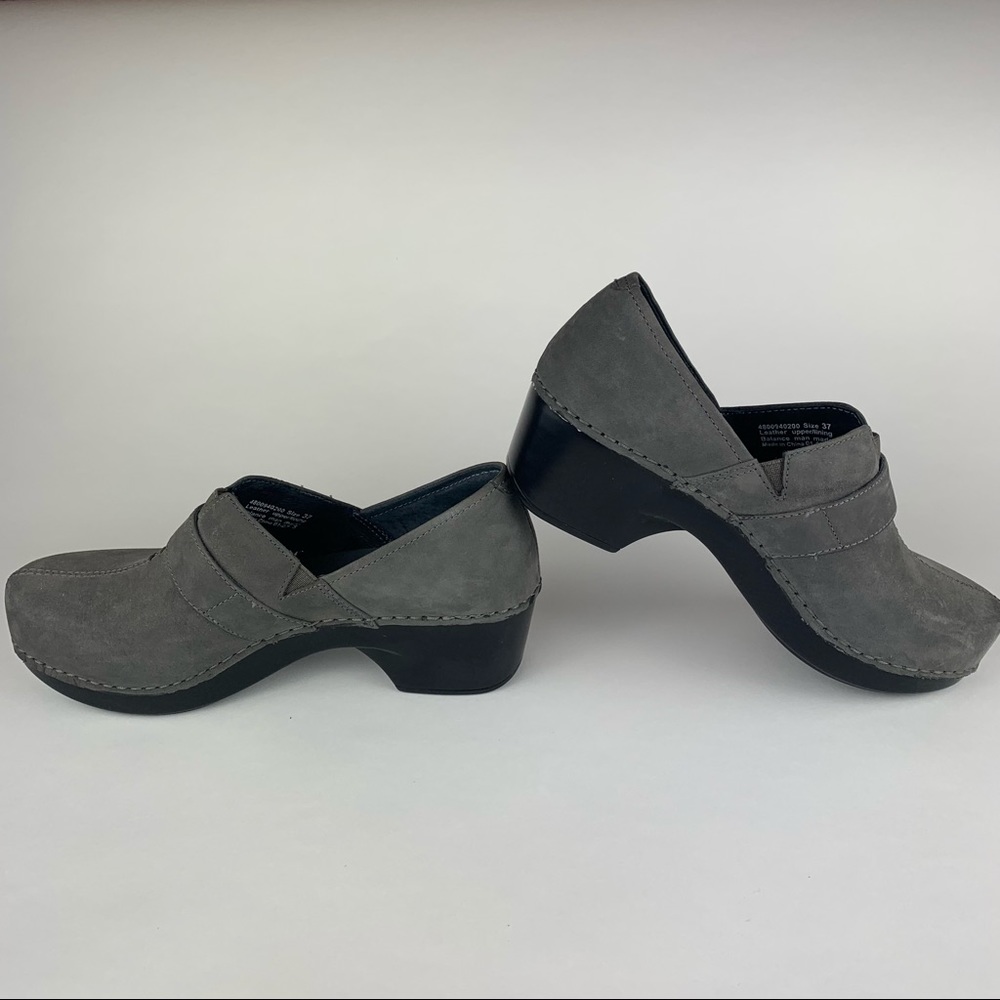 DANSKO UPPER LEATHER& SEUDE GREY CLOGS. NWO TAGS. Ships in DANSKO box see below